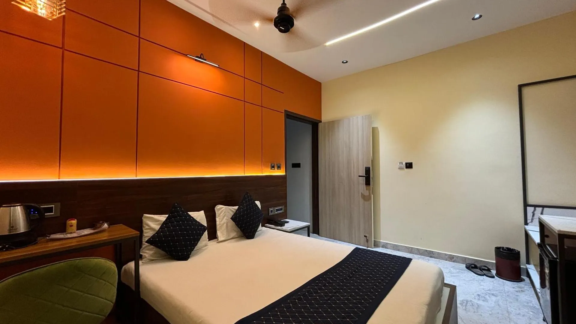 Hotel Ambassador ורנאסי