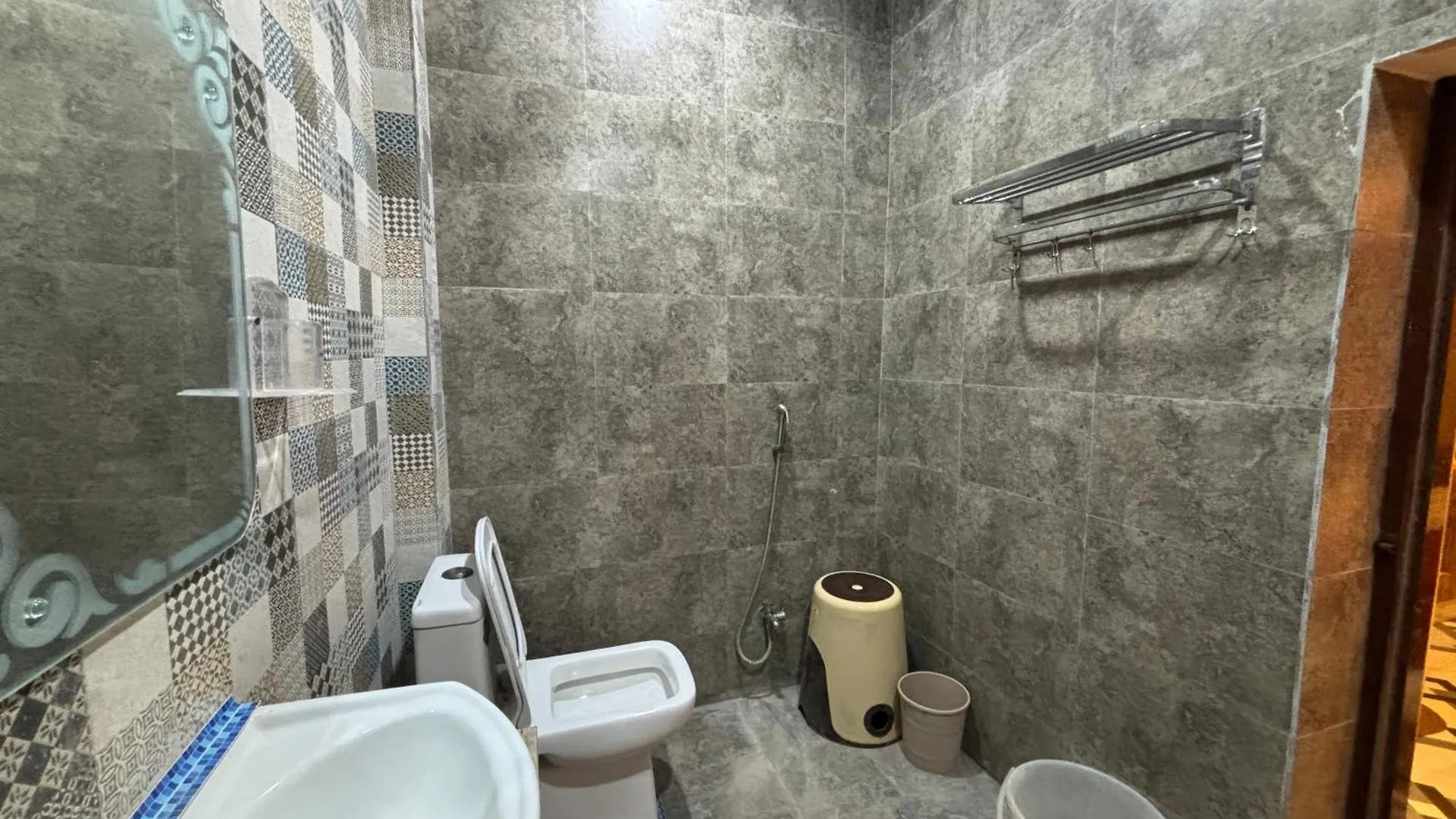 Hotel Ambassador ורנאסי