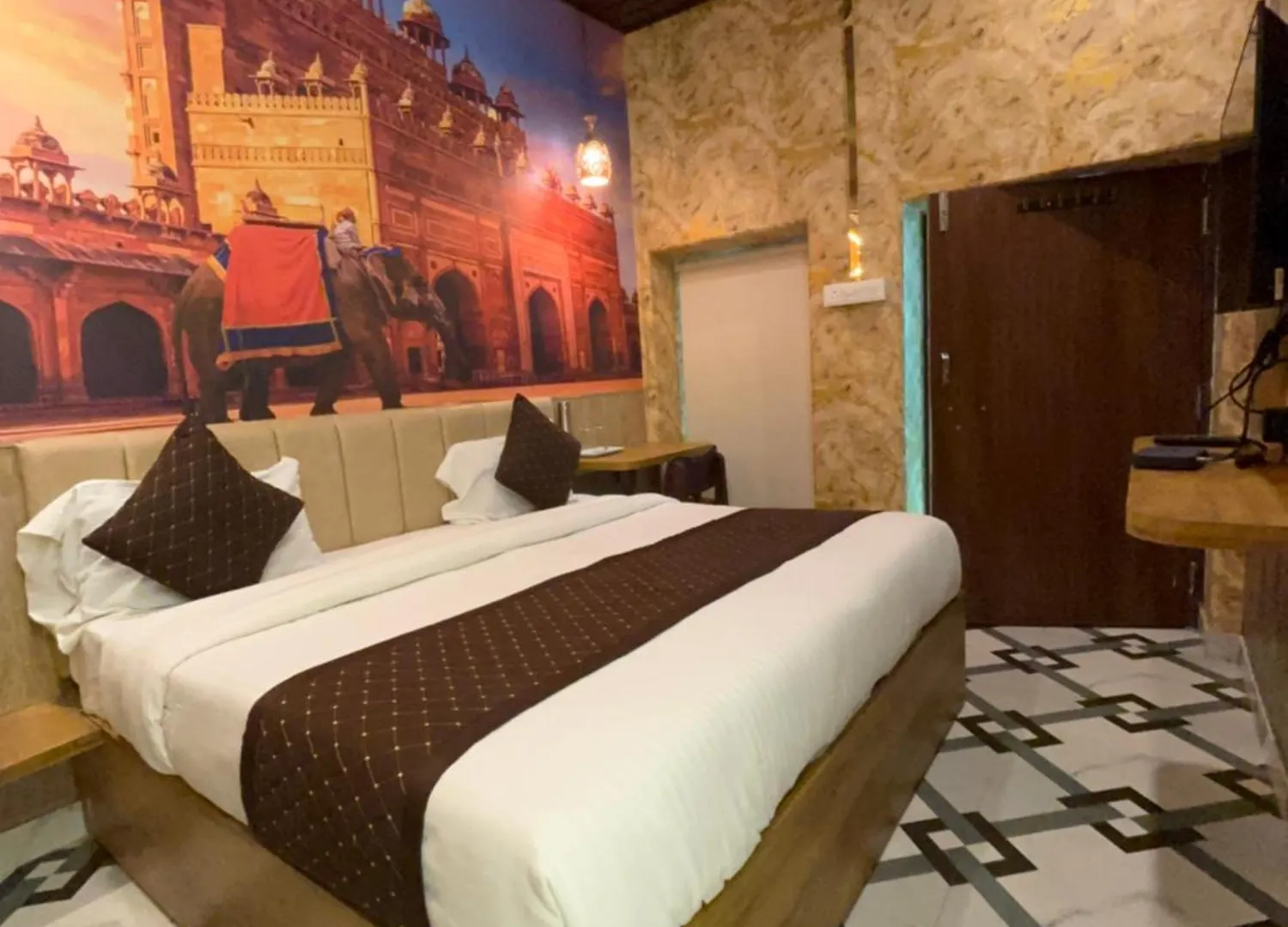 Hotel Ambassador ורנאסי