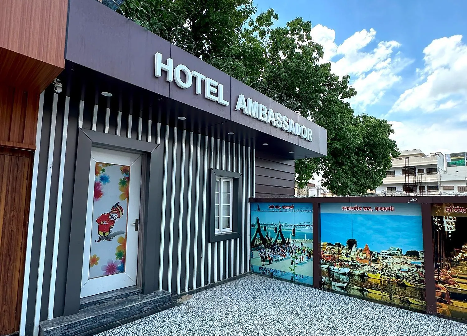 Hotel Ambassador ורנאסי