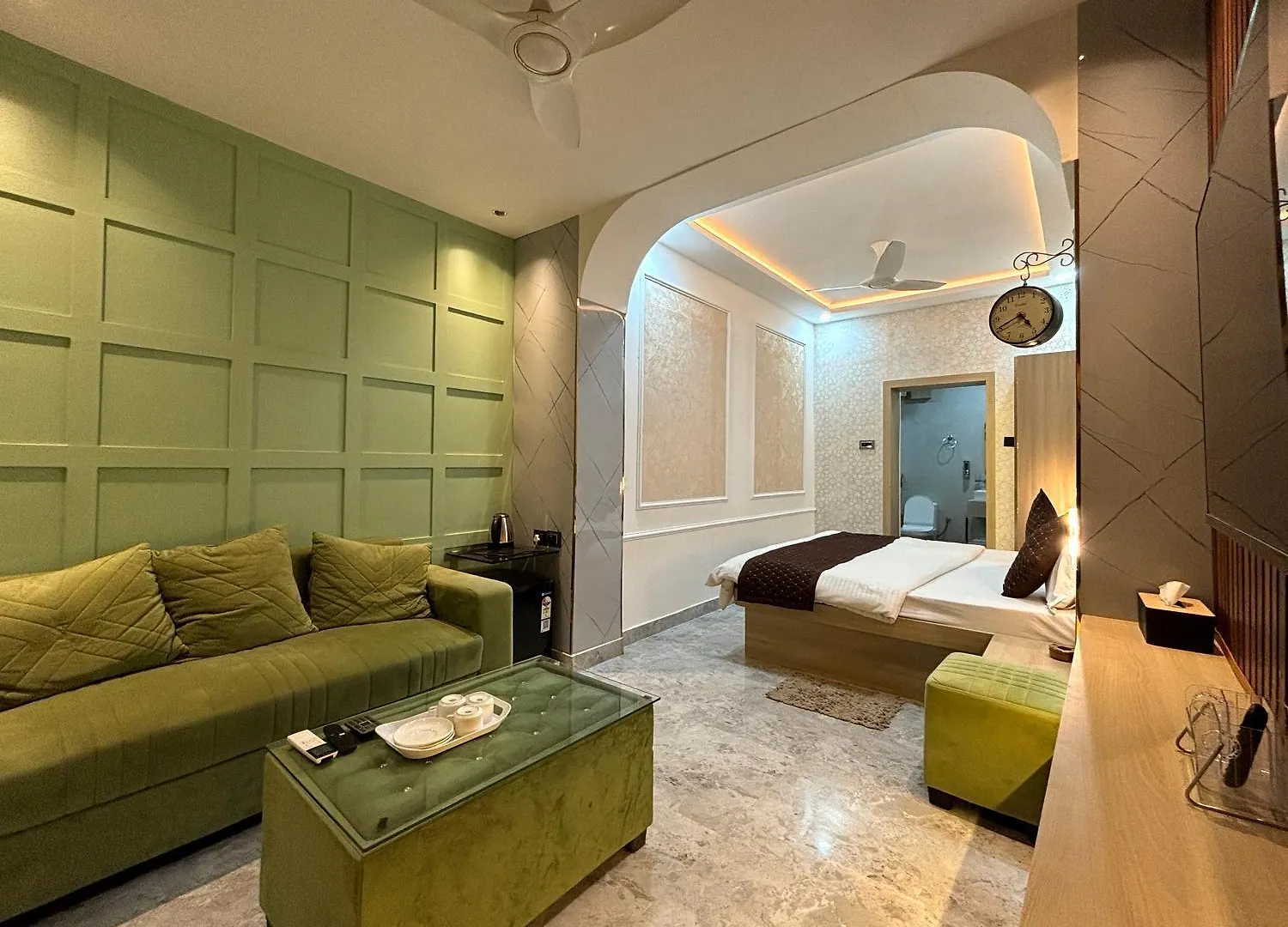 Hotel Ambassador ורנאסי